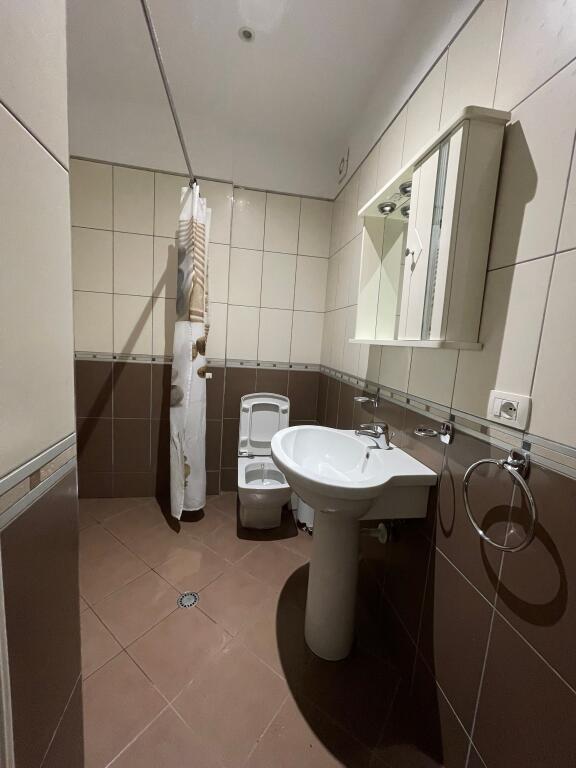 Shitet apartament 3+1+2 Kopshti zologjik