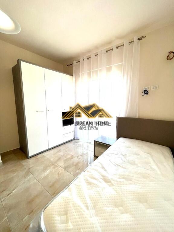 VENDESI SUPER APPARTAMENTO 3+1+2 VICINO AL EX DISTRETTO DI DURRES !!!