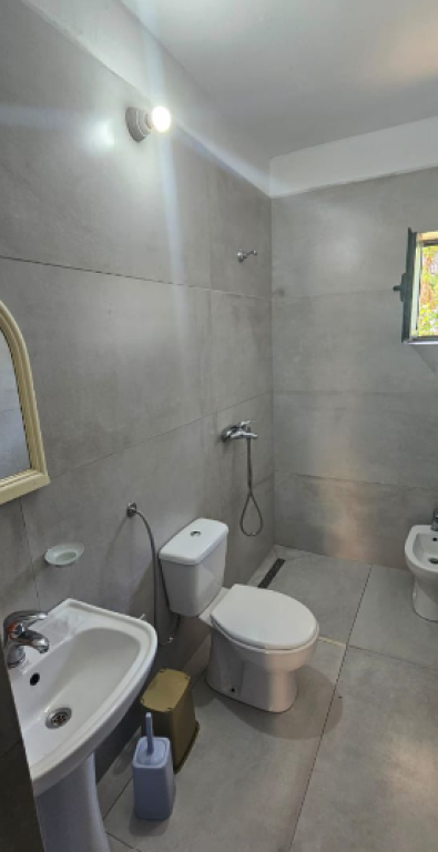 🏡 Jepet me Qira Apartament 1+1 – Kati i Parë i Vilës