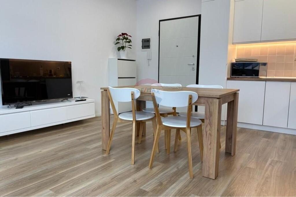 Apartament 1+1 me qira tek shkolla Baletit!