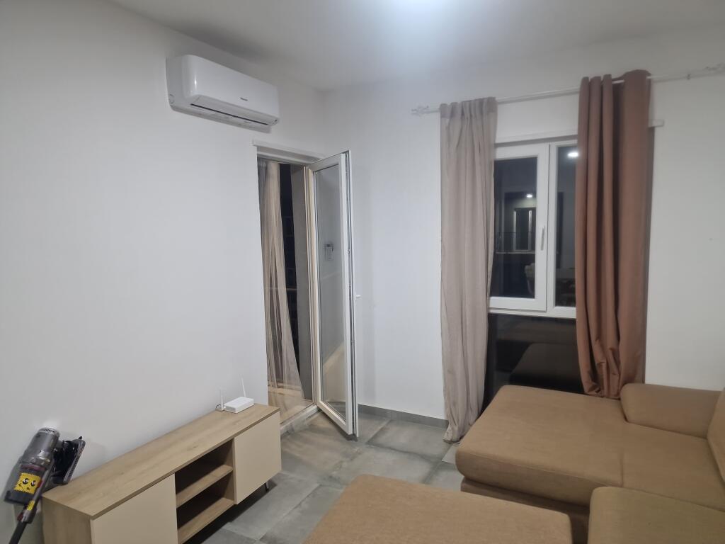 Jepet me qera apartament 1+1+parkim te Univers City