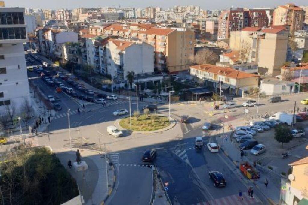 Apartament 1+1 per shitje Komuna e Parisit.