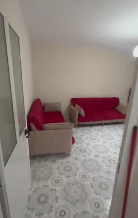 Jepet me qira 1+1 Porcelan Te Uet 450 mije leke