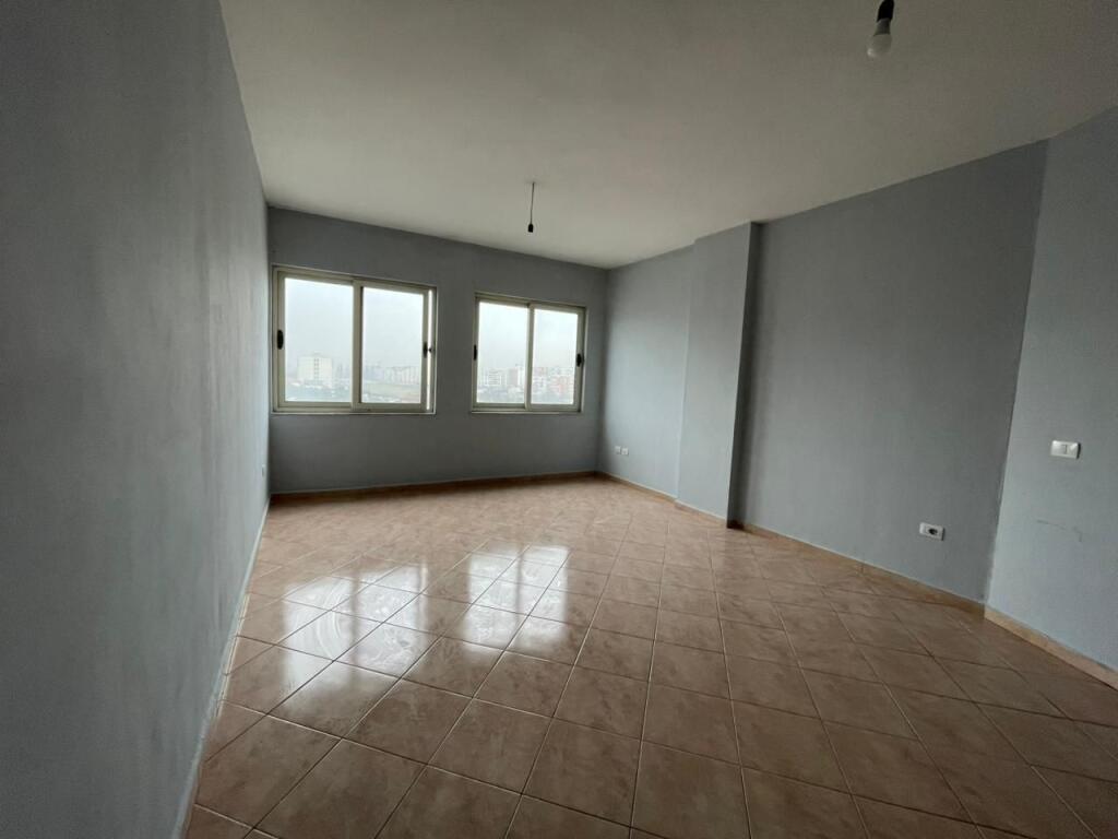 Apartament 1+1 per qira prane Grand Gallery ne Yzberisht.