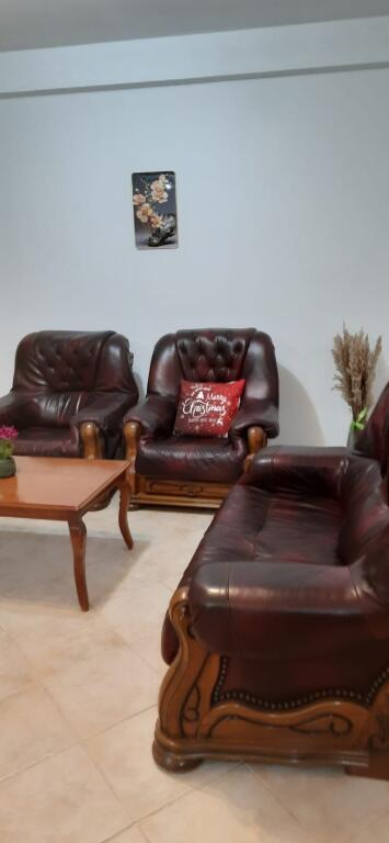 Jepet me qira – Apartament 1+1 në qendër të Tiranës