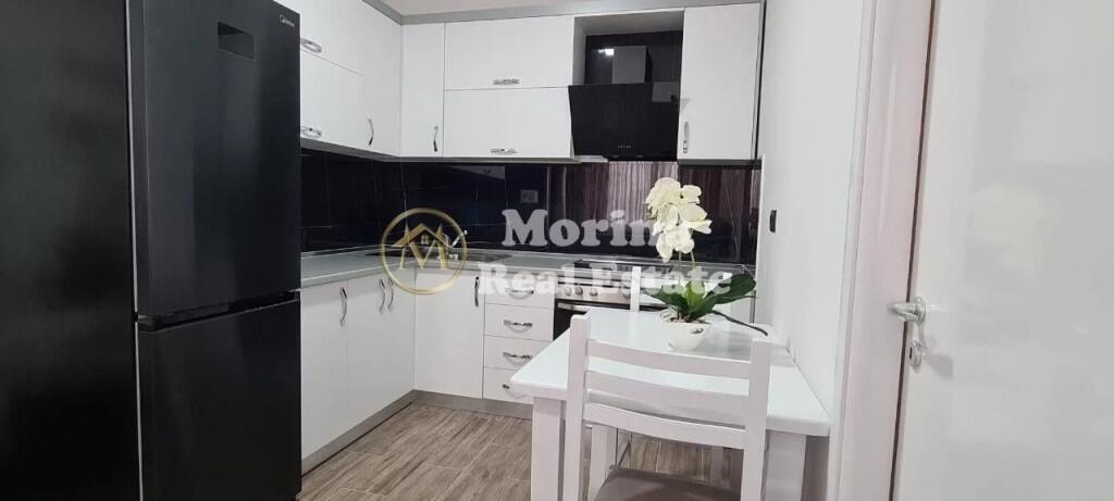 Qera | Shtëpi private 1 + 1 | Rruga 5 Maji | 350 €/muaj