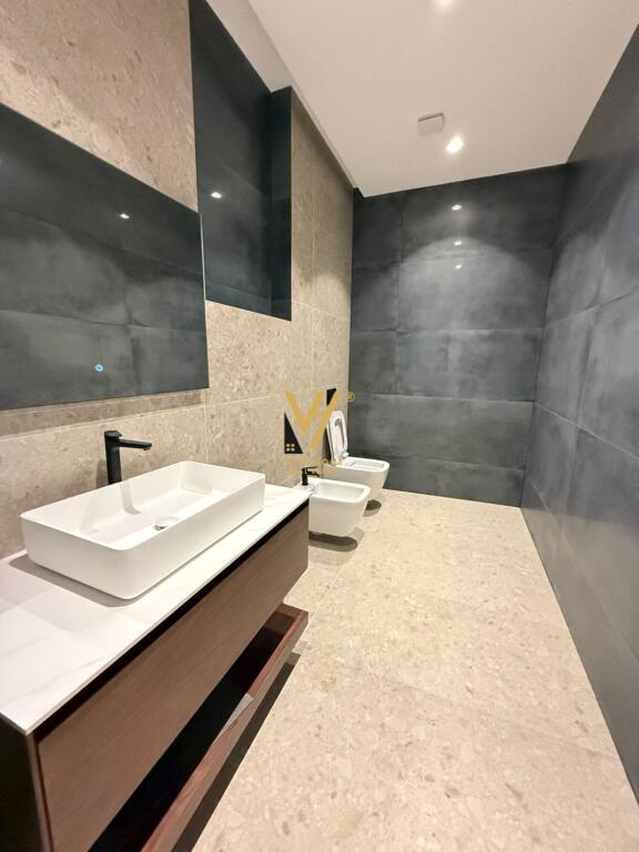 SHITET VILE TRE KATESHE TE REZ.FOREST, LIQENI THATE 1.500.000 EURO