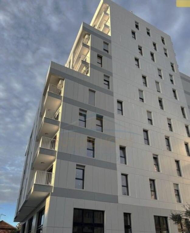 Shitet, Apartament 2+1+2, Xhamlliku, Tiranë.