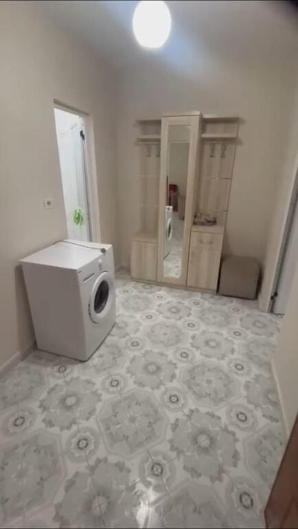 Jepet me qera apartament 1+1 Porcelan, prapa Uet-së!