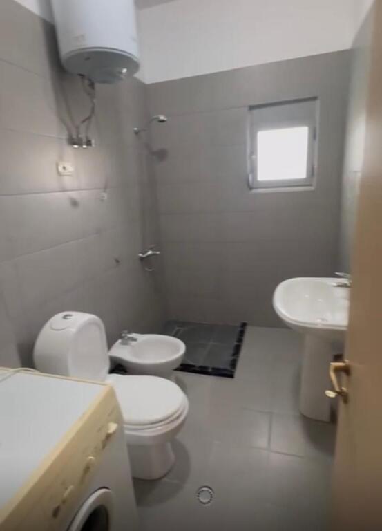 apartament 1+1 me qira tek Liqeni i Thate