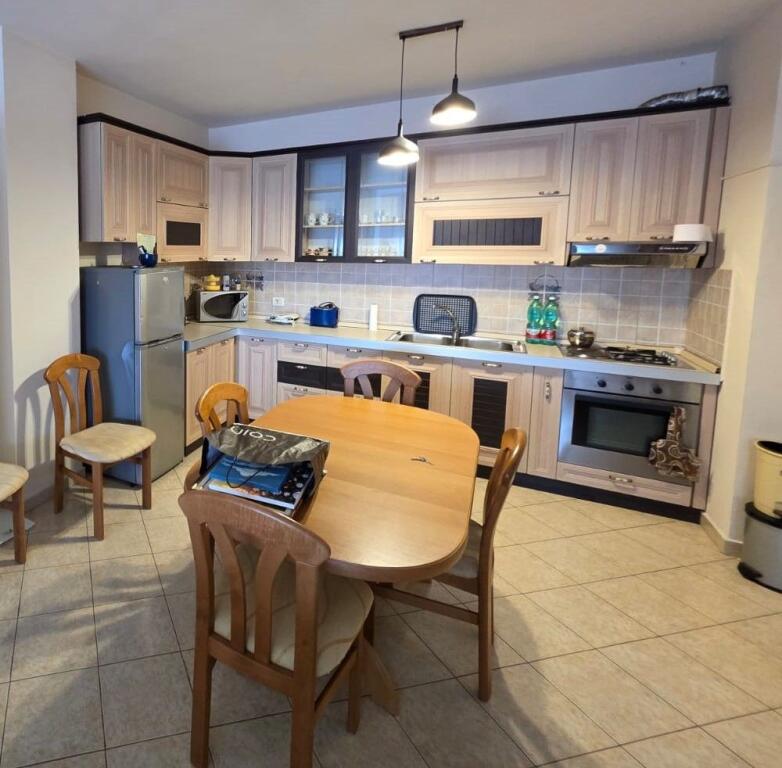 Apartament 1+1 me qira tek rruga e Elbasanit.