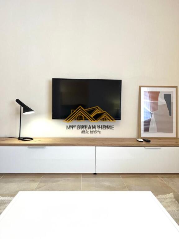 VENDESI SUPER APPARTAMENTO 3+1+2 VICINO AL EX DISTRETTO DI DURRES !!!