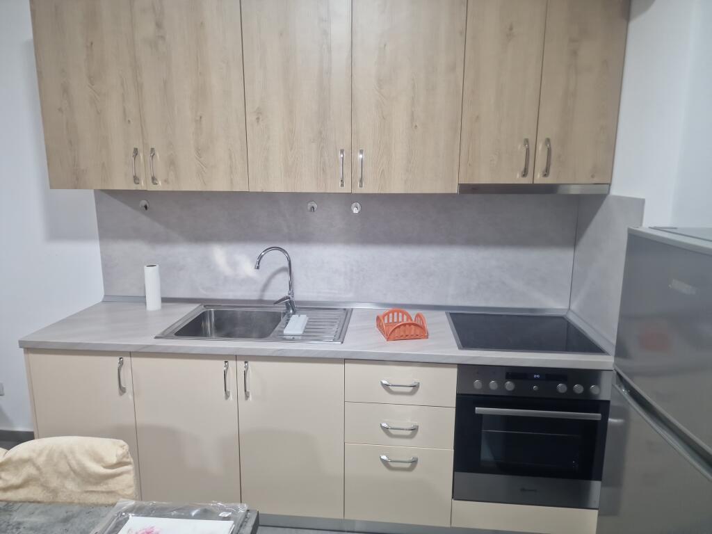 Jepet me qera apartament 1+1+parkim te Univers City