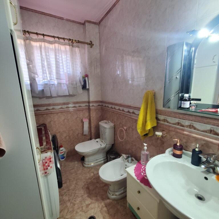 Apartament 3+1 ne shitje tek Rruga e Kavajes