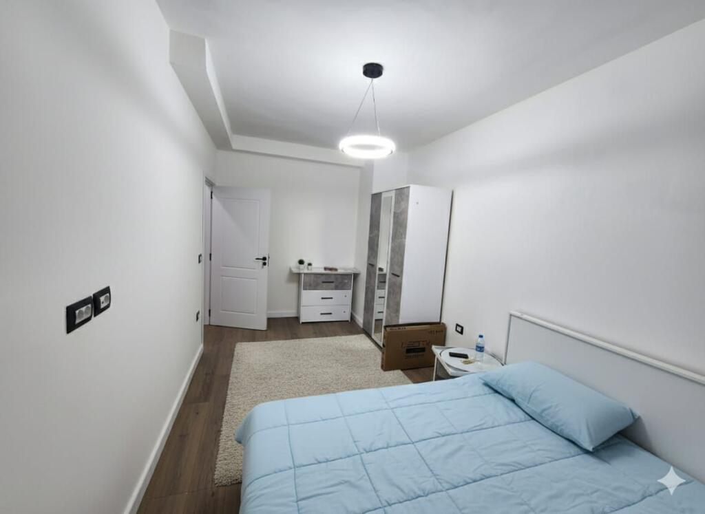 Apartament 1+1 +Verande ne shitje tek Komuna e Parisit, Prane Rrethrrotullimit (ID D8141A4)