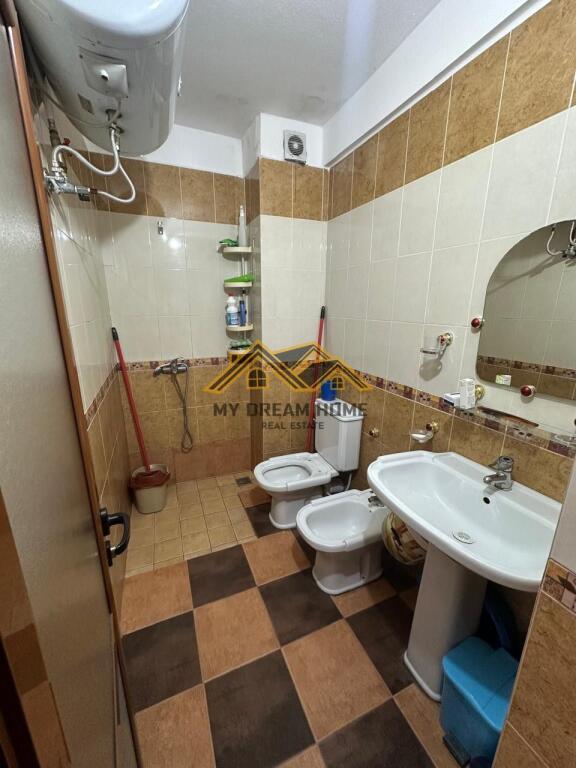 JEPET ME QIRA GARSONIERE NE PLAZH DURRES !