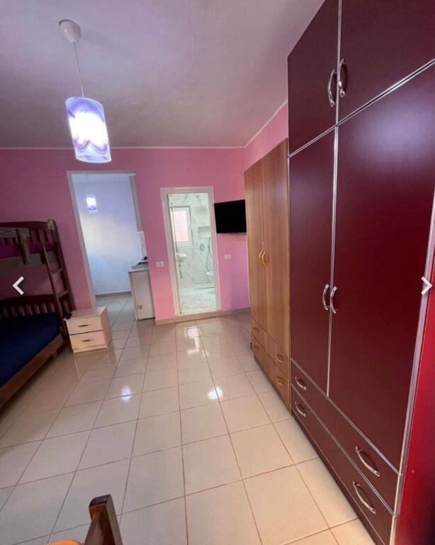 Jepet me qera garsoniere e mobiluar në Qytetet Student.