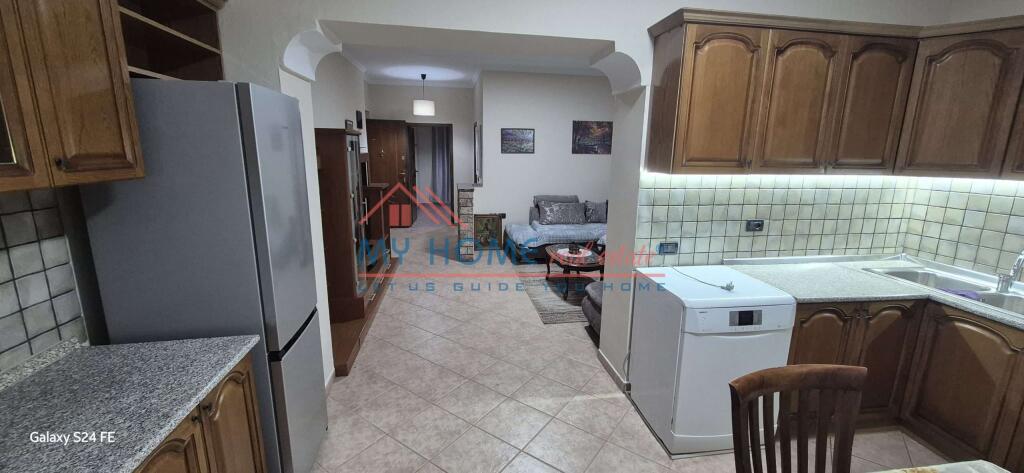 Apartament 1+1 me qera tek Pazari i Ri