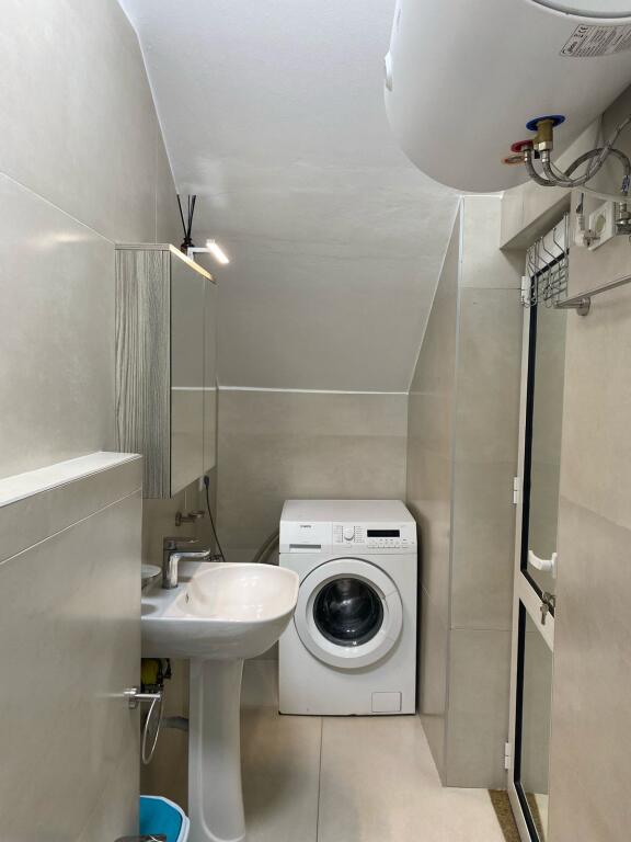 Kombinat, Japim apartment 1+1 me qira