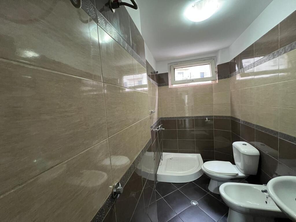 Jepet me Qira Apartament 2+1, “Bulevardi Zogu i Parë”, Tiranë