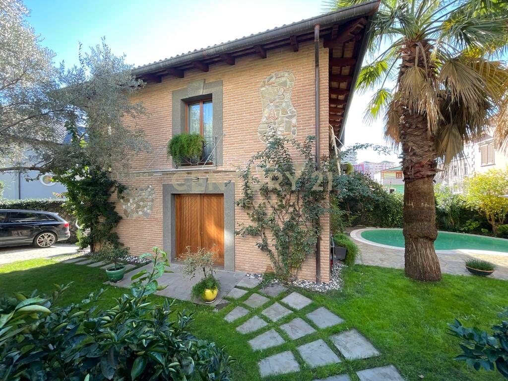 AFFITTASI VILLA INDIVIDUALE 3+1+2 IN VIA ELBASAN!