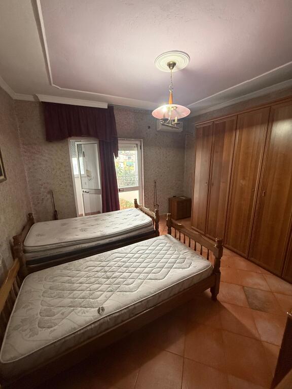 Apartament 2+1 me qera, ne zonen e Bllokut