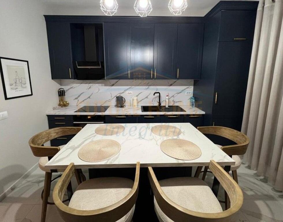 Qera, Apartament 2+1+2, Rruga Xhanfize Keko, Tiranë.!