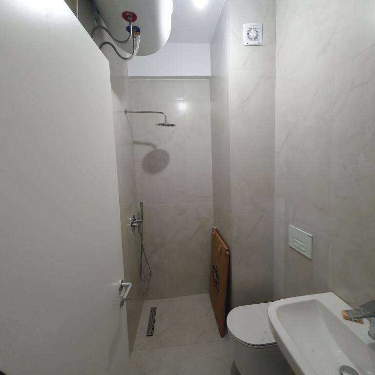 🏡 Jepet me qira apartament 1+1 – Rezidenca Kadiu, Ali Demi