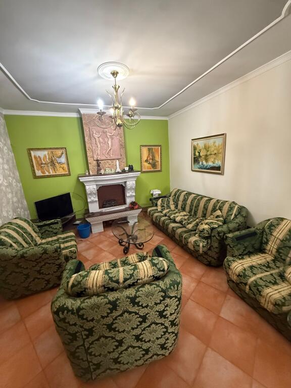 Apartament 2+1 me qera, ne zonen e Bllokut