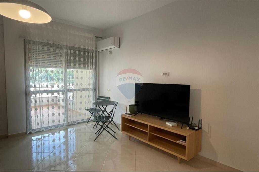 🏡 Apartament 2+1 me Qira – Rruga e Re, Vlorë