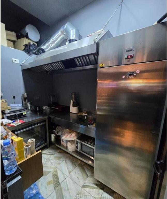 Shitet Biznes Bar/kafe me kuzhine te vogel në Myslym Shyr Tirane 43,000 €