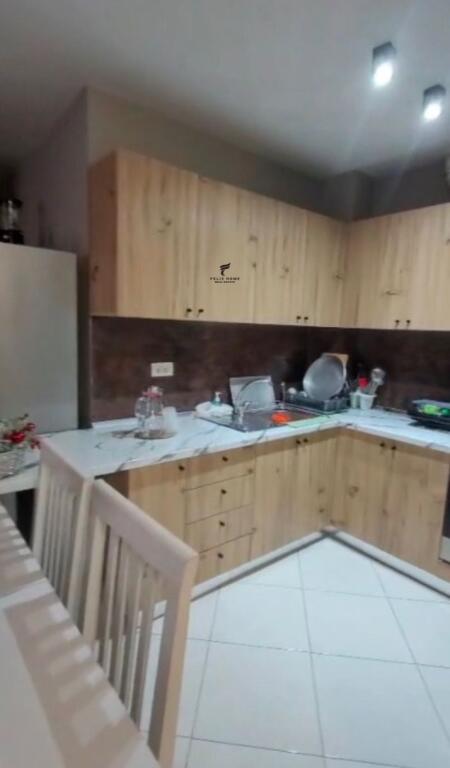 APARTAMENT ME QERA 3+1 KOPSHTI BOTANIK 50.000 LEKE