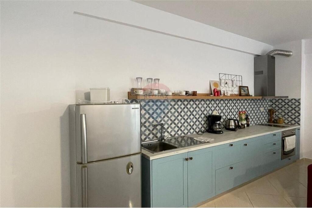 🏡 Apartament 2+1 me Qira – Rruga e Re, Vlorë