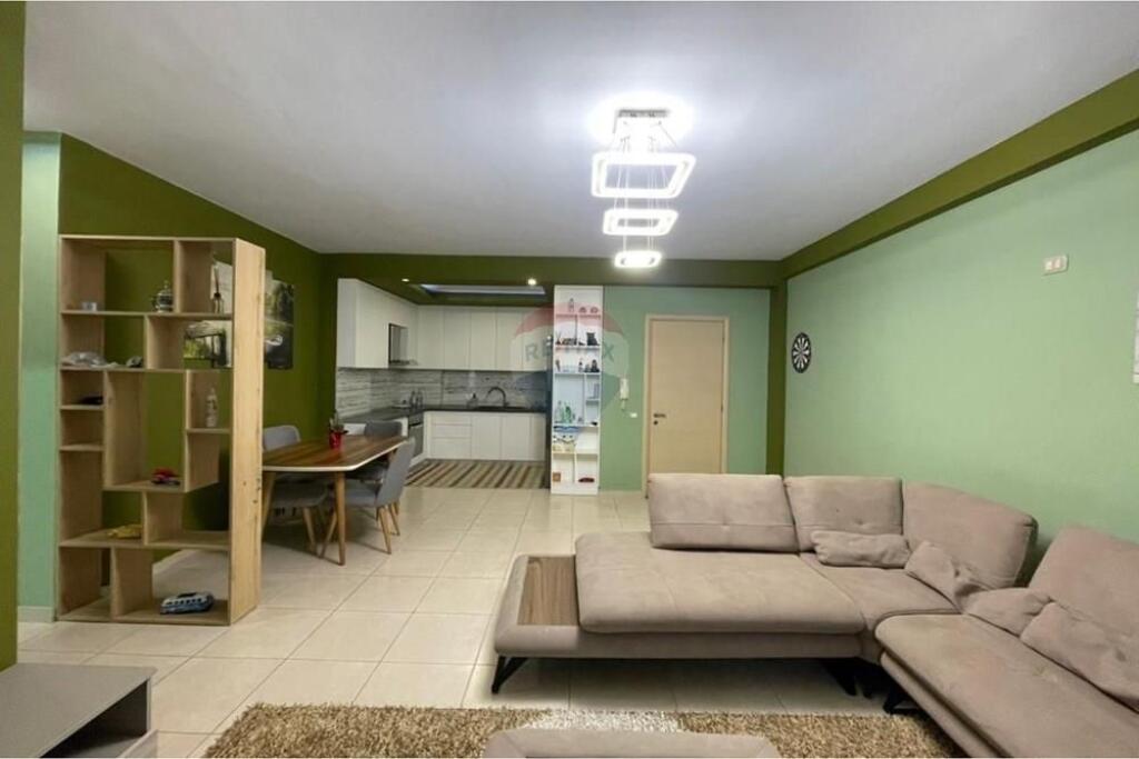 Apartament 2+1 me Qira tek Rruga Ali Demi !