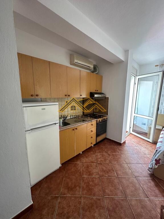 JEPET ME QIRA GARSONIERE NE PLAZH DURRES !