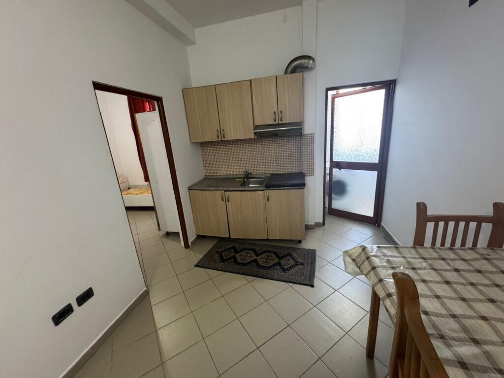 apartament me qira tek ish parku autobuseve