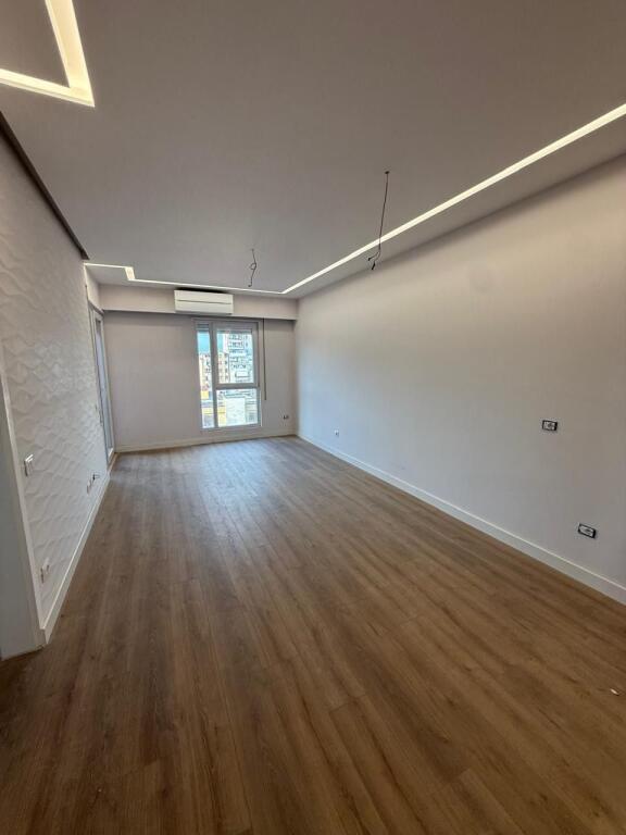 SHKOLLA E KUQE  shesim apartament me garazhd 2+1+2