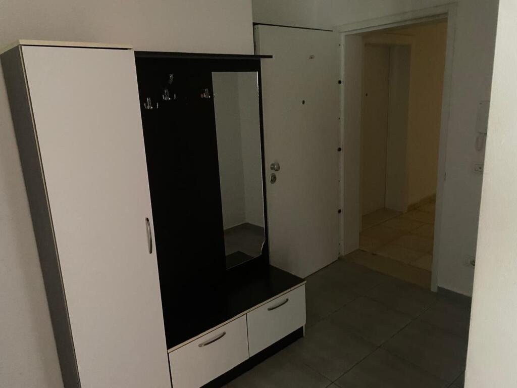 2+1,arredato comune di Parigi prezzo 600 euro