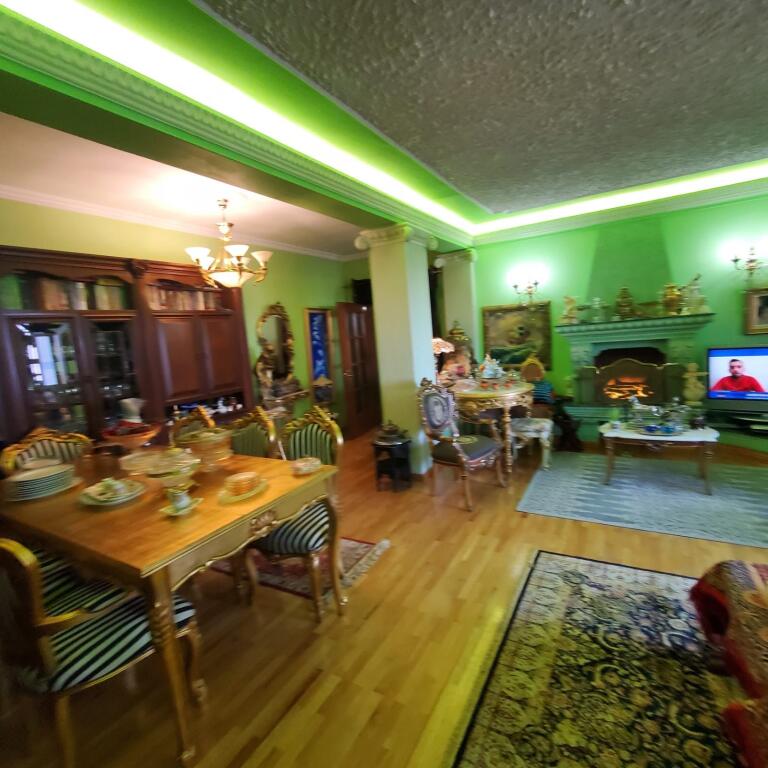 Apartament 3+1 ne shitje tek Rruga e Kavajes