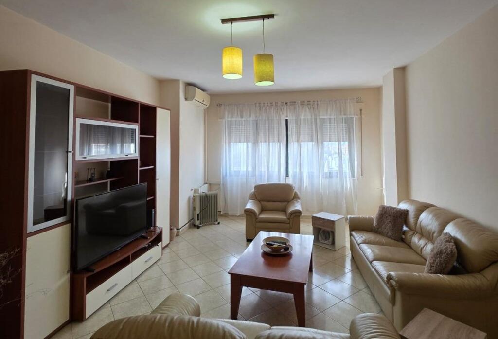 Apartament 1+1 me qira tek rruga e Elbasanit.