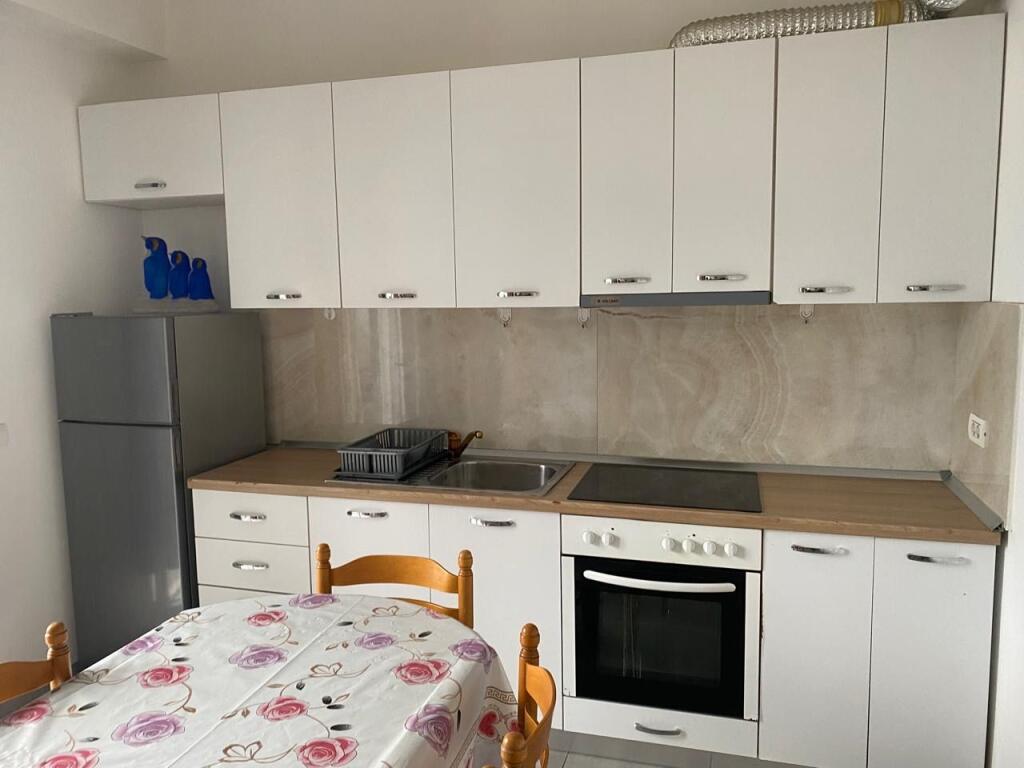 2+1,arredato comune di Parigi prezzo 600 euro