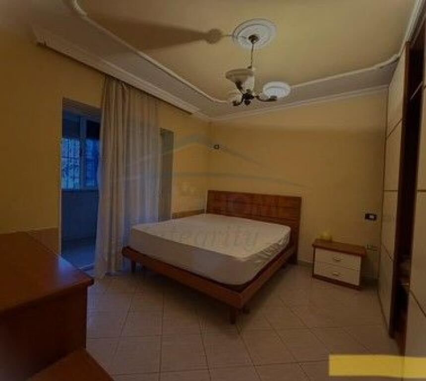 Shitet, Apartament 2+1, Oxhaku, Tiranë.
