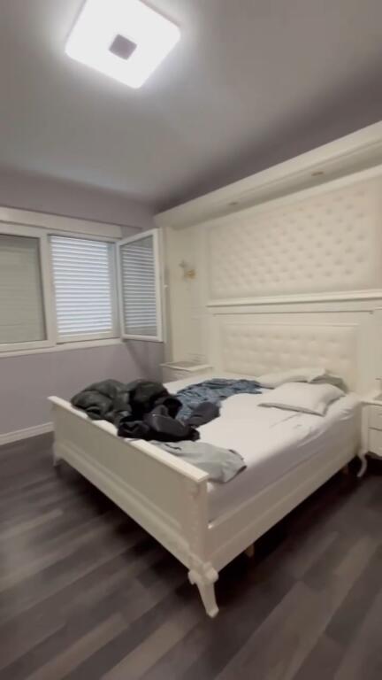 LIQENI THATE  Shesim super apartament 3+1+2+verande.