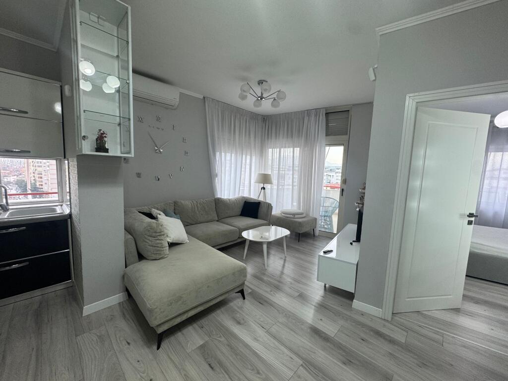 Apartament 2+1 me qira ne Astir prane Vila L2!