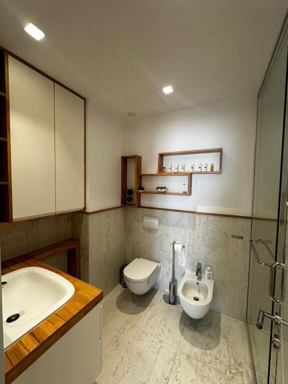 APARTAMENT 3+1 ME QIRA NE KOMUNEN E PARISIT, TIRANE