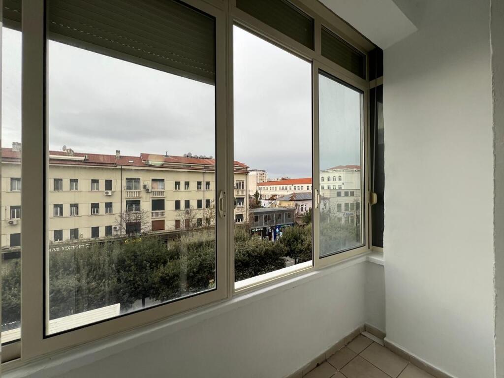 Jepet me Qira Apartament 2+1, “Bulevardi Zogu i Parë”, Tiranë