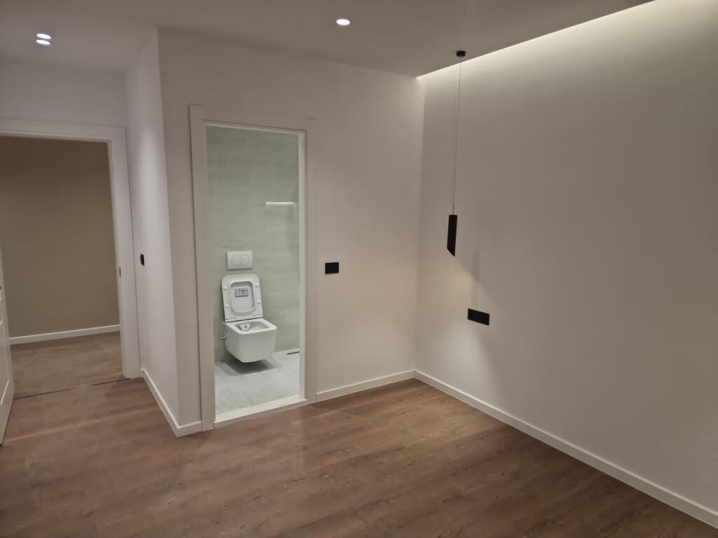 COMUNE DI PARIGI, vendiamo un super appartamento 2+1+2