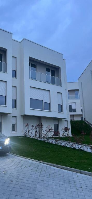 Vilë 3-katëshe me qira te ABA Residence – Farkë​, 197 m² 1.500 €