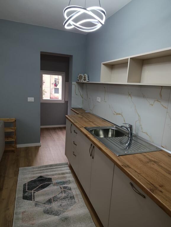 Jepet me qira apartament 2+1 në Ali Dem!
