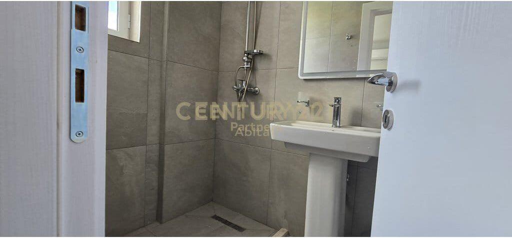 JEPET ME QERA APARTAMENT 1+1 NE LAPRAK , PRANE KOMPLEKSIT AURA